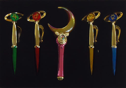 Sailor Moon Stick & Rod Light Up Edition Premium Bandai Limited Figure Set - Moon Stick Light-Up + 4 Sailor Transformation Pens (Brand: Bandai)