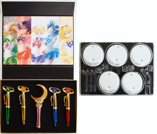 Sailor Moon Stick & Rod Light Up Edition Fanclub Exclusive Set - Bandai - Moon Stick Light-Up + 4 Transformation Pens + Display Bases