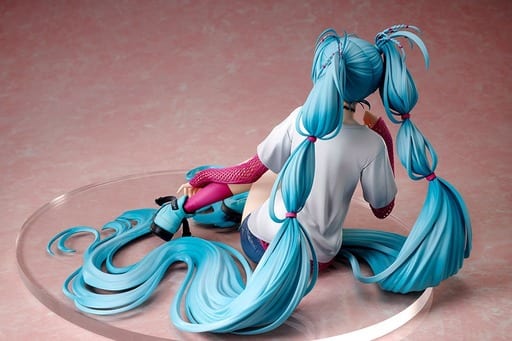 Hatsune Miku x Mai Yoneyama The Latest Street Style “Cute” 1/4 Scale PVC & ABS Painted Figure by Stronger — 17cm (Artist: Mai Yoneyama)