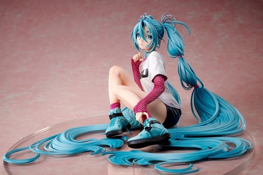 Hatsune Miku x Mai Yoneyama The Latest Street Style “Cute” 1/4 Scale PVC & ABS Painted Figure by Stronger — 17cm (Artist: Mai Yoneyama)