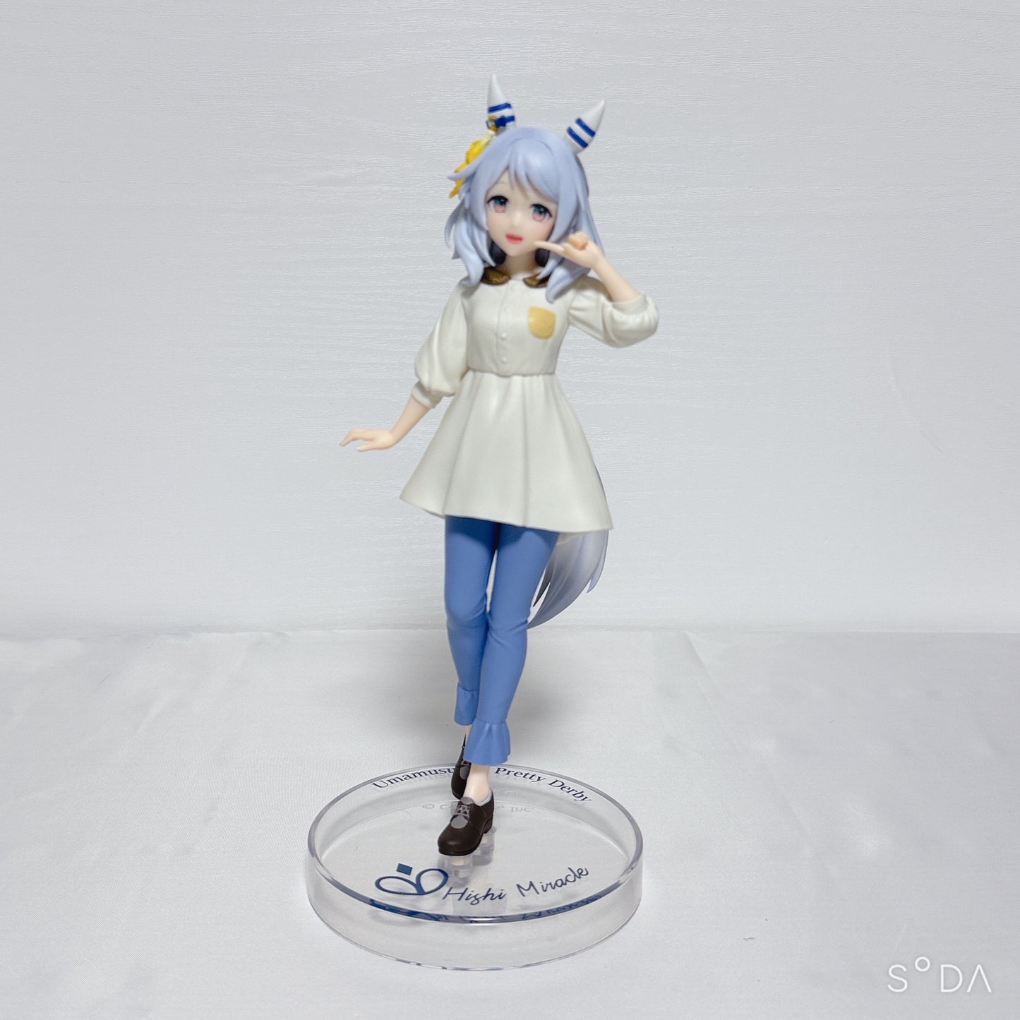 Hishi Miracle 5-Piece Collector Set - Prize Figure, Racing Outfit Acrylic Stands & Can Badge | Umamusume: Pretty Derby
