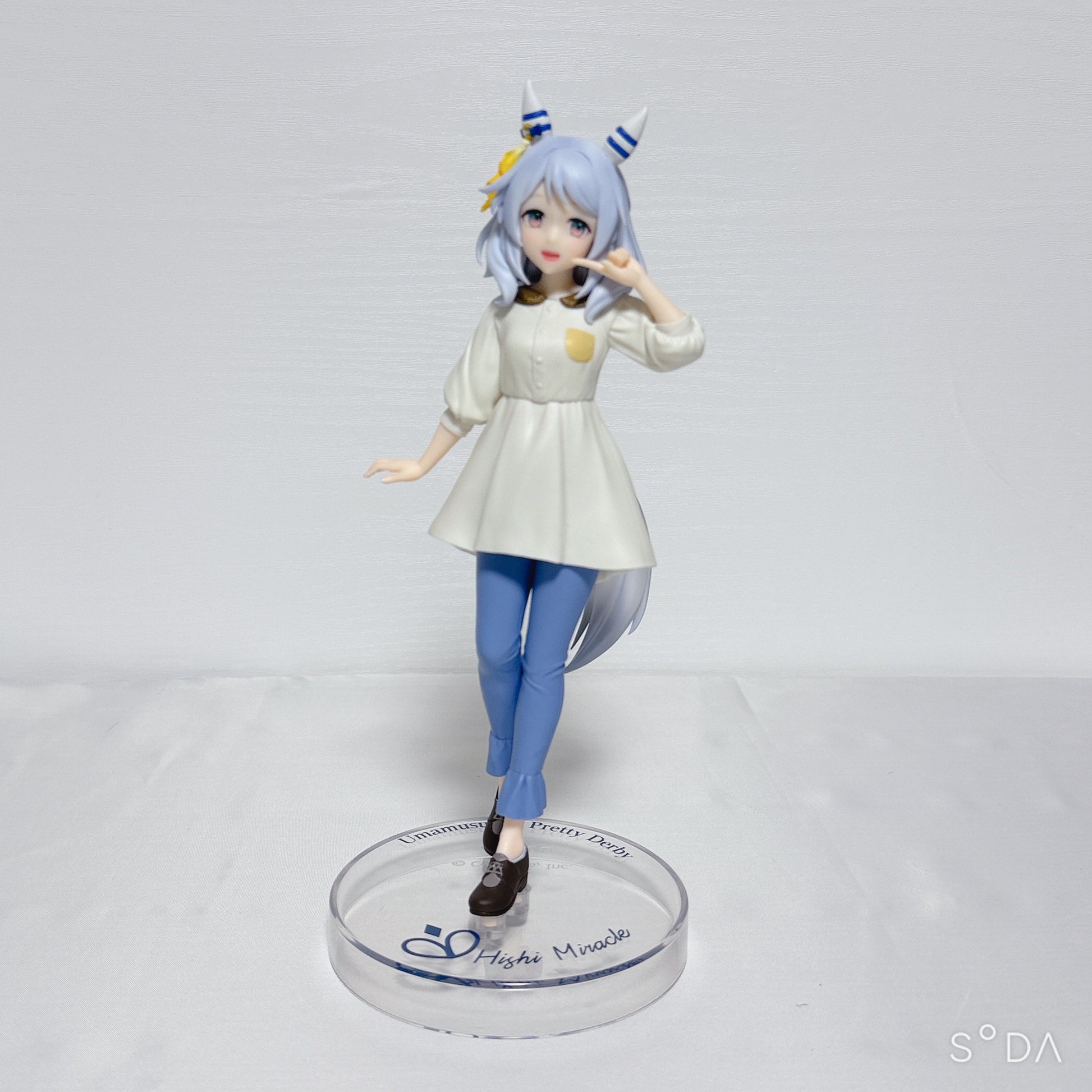 Hishi Miracle 5-Piece Collector Set - Prize Figure, Racing Outfit Acrylic Stands & Can Badge | Umamusume: Pretty Derby