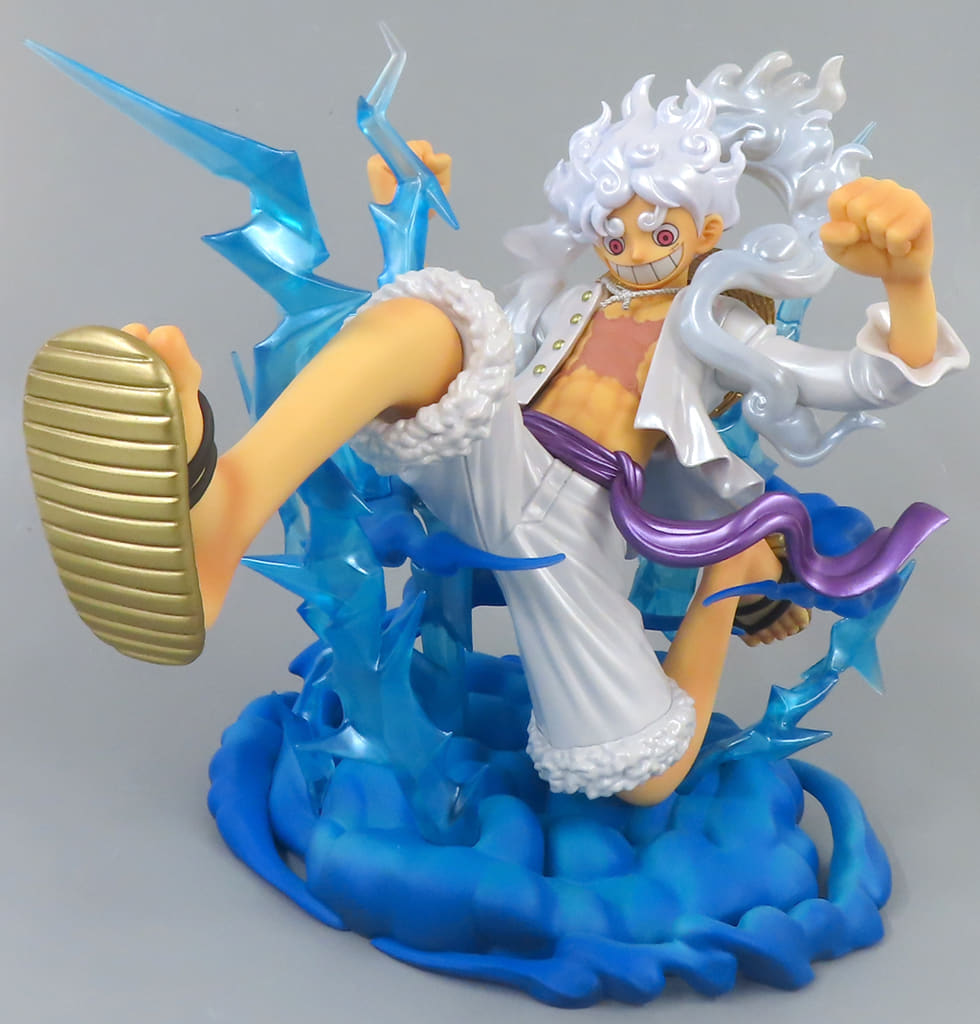 ONE PIECE Monkey D. Luffy Gear 5 Giant Figuarts ZERO Chou Gekisen Figure - MegaHouse